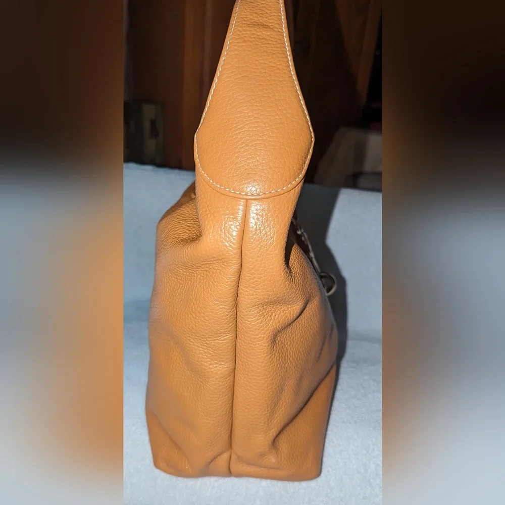 Dooney and Bourke signature pebbled logo sac bag